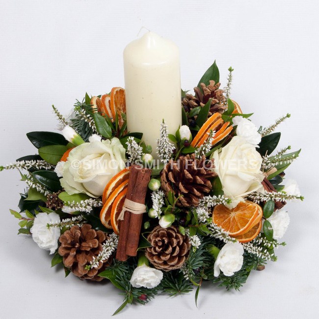 WHITE CANDLE TABLE CENTRE